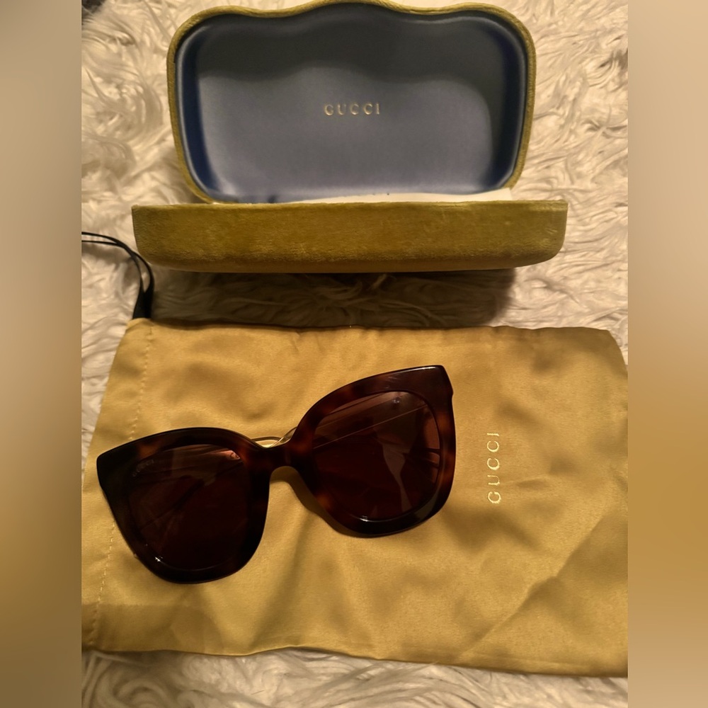 Pre-Owned Gucci GG0564SN 002 Cat Eye Dark Havana Gold/Brown Sunglasses 51-26-145